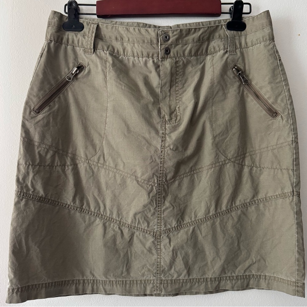 Columbia. 100% cotton! Khaki Women's Skirt. Two front zip pockets